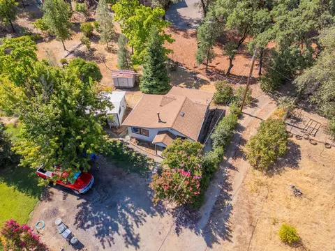 View/Area - 17789 Peterson Ln, Redding, CA 96003 photo 3 of 9