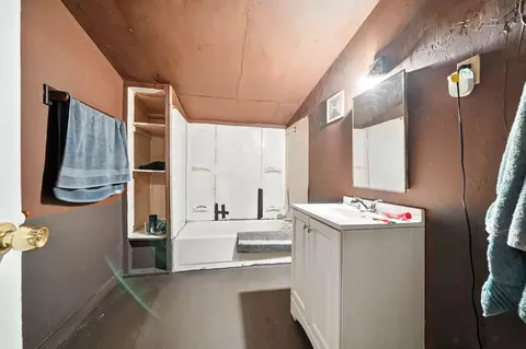 Bath - 17789 Peterson Ln, Redding, CA 96003 photo 1 of 1