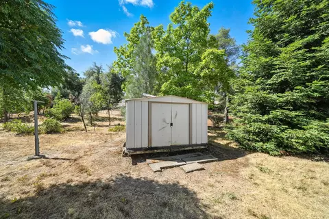 Exterior - 17789 Peterson Ln, Redding, CA 96003 photo 5 of 10