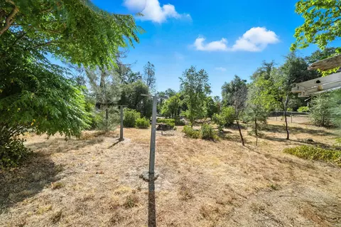 Exterior - 17789 Peterson Ln, Redding, CA 96003 photo 6 of 10