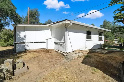 Exterior - 17789 Peterson Ln, Redding, CA 96003 photo 2 of 10