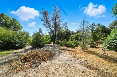 Exterior - 17789 Peterson Ln, Redding, CA 96003 photo 3 of 10