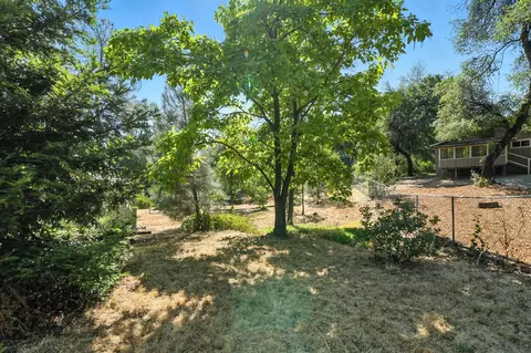 Exterior - 17789 Peterson Ln, Redding, CA 96003 photo 9 of 10