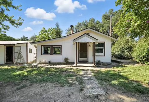 17789 Peterson Ln, Redding, CA 96003