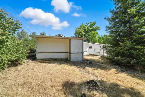 Exterior - 17789 Peterson Ln, Redding, CA 96003 photo 7 of 10