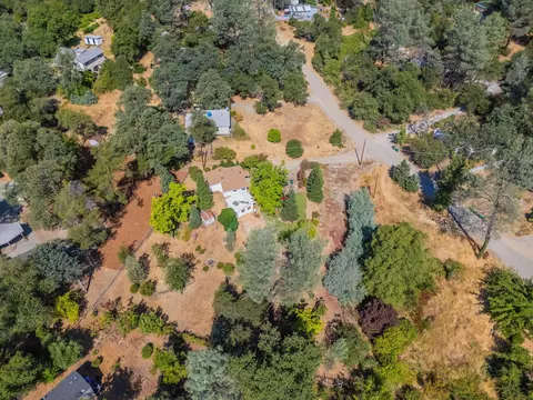 View/Area - 17789 Peterson Ln, Redding, CA 96003 photo 8 of 9