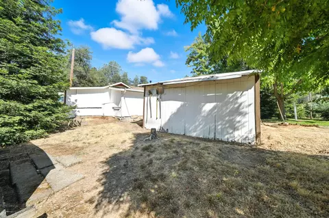 Exterior - 17789 Peterson Ln, Redding, CA 96003 photo 8 of 10