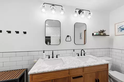 Bath - 545 Cedar St, Red Bluff, CA 96080 photo 2 of 5