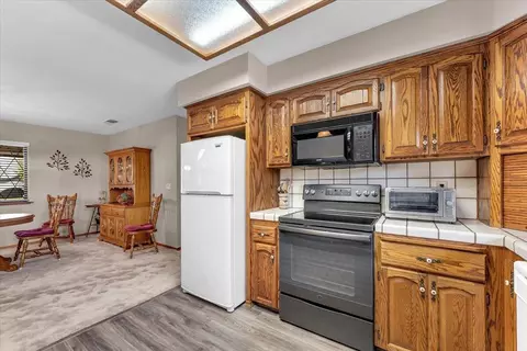 Kitchen - 2860 Panorama Dr, Redding, CA 96003 photo 5 of 5