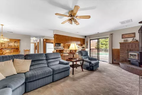 Living - 2860 Panorama Dr, Redding, CA 96003 photo 1 of 5