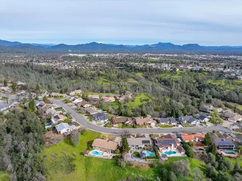 View/Area - 2860 Panorama Dr, Redding, CA 96003 photo 7 of 13