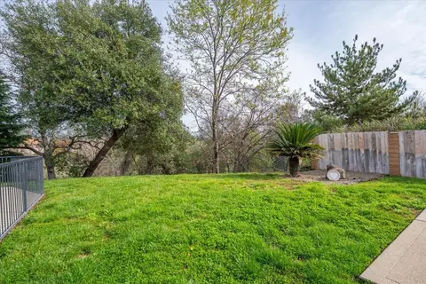 Exterior - 2860 Panorama Dr, Redding, CA 96003 photo 10 of 21