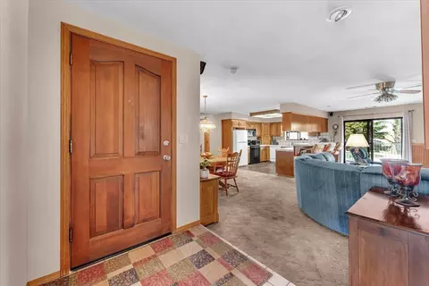 Entry Way - 2860 Panorama Dr, Redding, CA 96003 photo 2 of 3