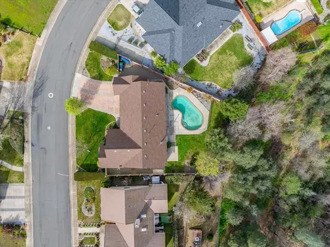 View/Area - 2860 Panorama Dr, Redding, CA 96003 photo 1 of 13