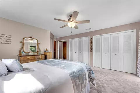 Bedroom - 2860 Panorama Dr, Redding, CA 96003 photo 2 of 5