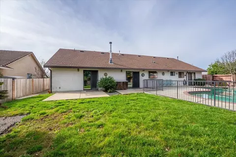 Exterior - 2860 Panorama Dr, Redding, CA 96003 photo 13 of 21