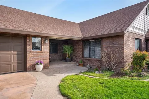 Exterior - 2860 Panorama Dr, Redding, CA 96003 photo 3 of 21