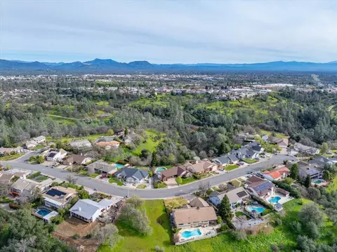 View/Area - 2860 Panorama Dr, Redding, CA 96003 photo 6 of 13