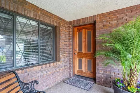 Entry Way - 2860 Panorama Dr, Redding, CA 96003 photo 1 of 3