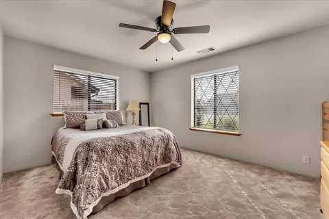 Bedroom - 2860 Panorama Dr, Redding, CA 96003 photo 5 of 5
