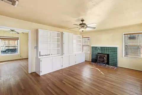 Living - 2315 Butte St, Redding, CA 96001 photo 4 of 7