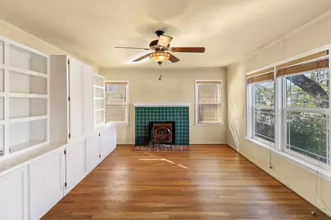 Living - 2315 Butte St, Redding, CA 96001 photo 2 of 7