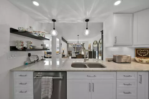 Kitchen - 1928 Bechelli Ln, Redding, CA 96002 photo 4 of 4