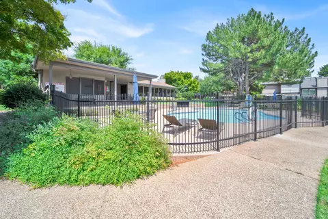 Exterior - 1928 Bechelli Ln, Redding, CA 96002 photo 13 of 16