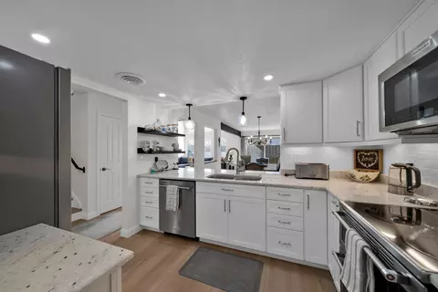 Kitchen - 1928 Bechelli Ln, Redding, CA 96002 photo 2 of 4