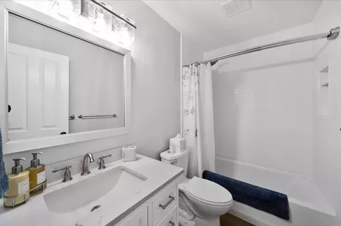 Bath - 1928 Bechelli Ln, Redding, CA 96002 photo 2 of 6