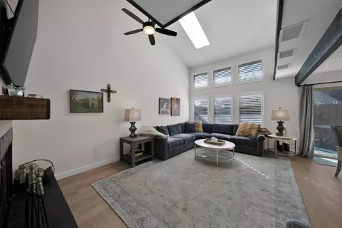 Living - 1928 Bechelli Ln, Redding, CA 96002 photo 1 of 3