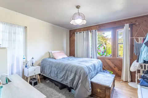 Bedroom - 1715 Barbara Rd, Redding, CA 96003 photo 2 of 2