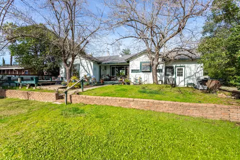 Exterior - 1715 Barbara Rd, Redding, CA 96003 photo 5 of 10