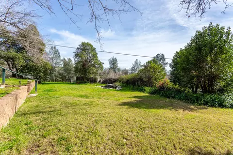 Exterior - 1715 Barbara Rd, Redding, CA 96003 photo 8 of 10