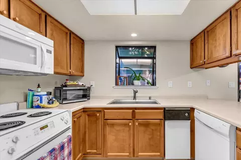 Kitchen - 3087 Northwoods Way, Redding, CA 96002 photo 3 of 4