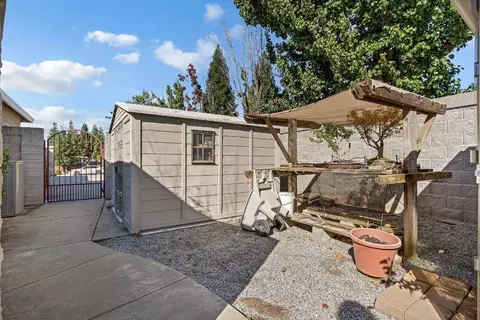 Exterior - 3685 Wimbledon Dr, Redding, CA 96002 photo 6 of 9