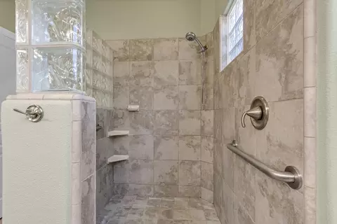 Bath - 3685 Wimbledon Dr, Redding, CA 96002 photo 2 of 2