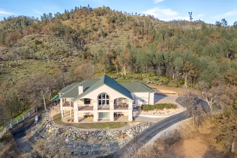 Exterior - 7775 Muletown Rd, Redding, CA 96001 photo 8 of 10