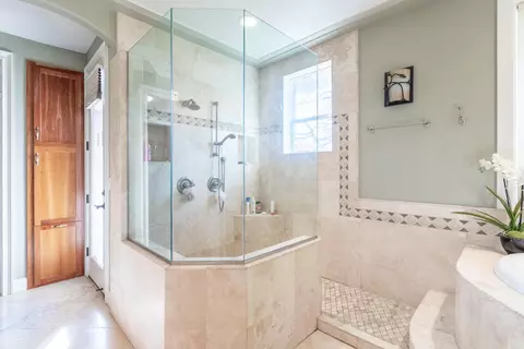Bath - 7775 Muletown Rd, Redding, CA 96001 photo 2 of 5