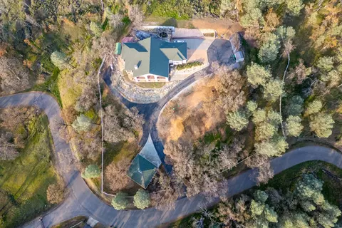 View/Area - 7775 Muletown Rd, Redding, CA 96001 photo 2 of 2
