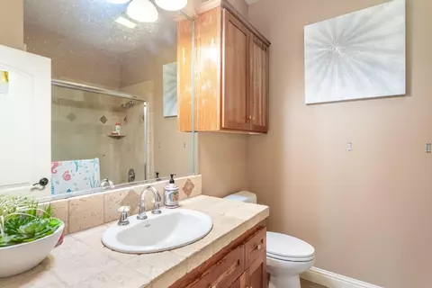 Bath - 7775 Muletown Rd, Redding, CA 96001 photo 3 of 5