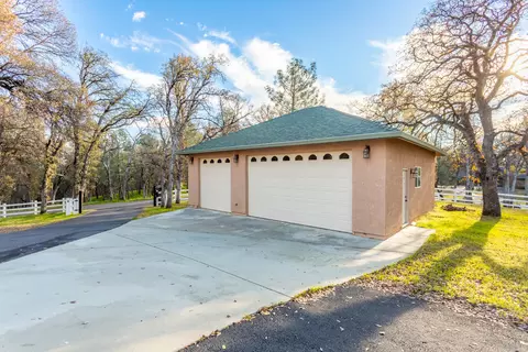 Exterior - 7775 Muletown Rd, Redding, CA 96001 photo 2 of 10