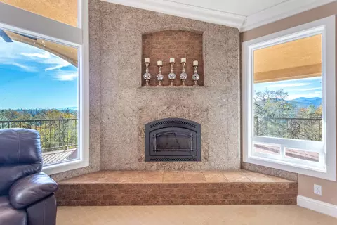 Living - 7775 Muletown Rd, Redding, CA 96001 photo 3 of 4