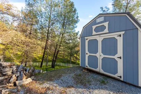 Exterior - 7775 Muletown Rd, Redding, CA 96001 photo 7 of 10