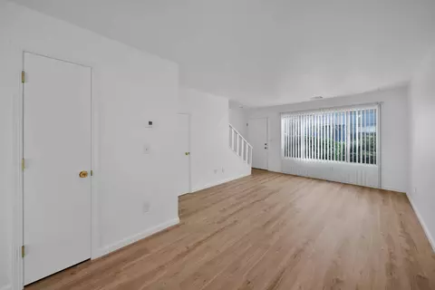 Living - 1091 Del Sol Pl, Redding, CA 96002 photo 5 of 5