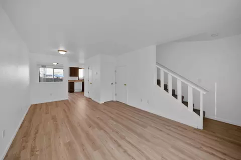 Living - 1091 Del Sol Pl, Redding, CA 96002 photo 4 of 5