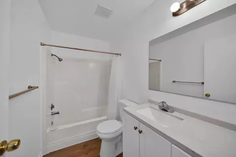 Bath - 1091 Del Sol Pl, Redding, CA 96002 photo 1 of 2