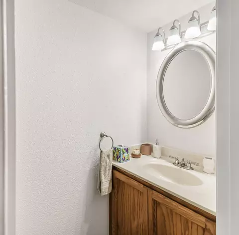 Bath - 200 Ridgetop Dr #31, Redding, CA 96003 photo 1 of 3