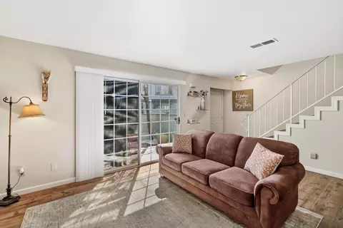 Living - 200 Ridgetop Dr #31, Redding, CA 96003 photo 1 of 2