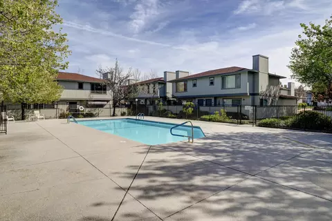 Exterior - 200 Ridgetop Dr #31, Redding, CA 96003 photo 3 of 9